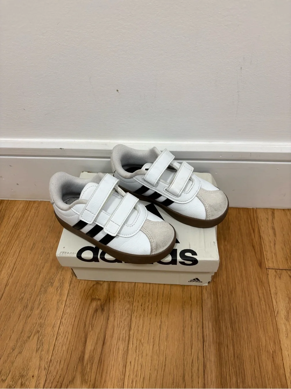 adidas Kids White Sneakers with Black Stripes and Brown Sole VL Court 3.0